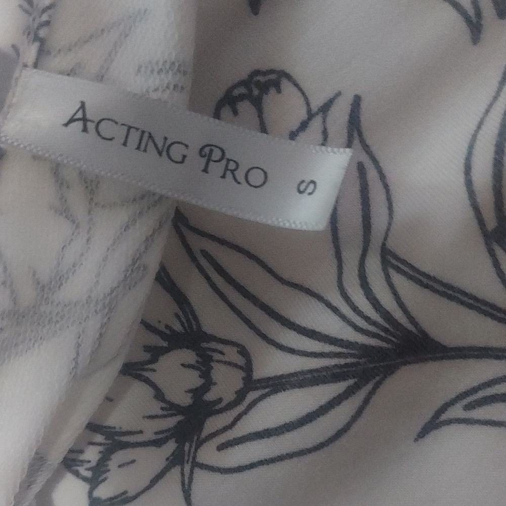 5/$10 Acting Pro White Floral Cold-Shoulder Blouse - Picture 3 of 15